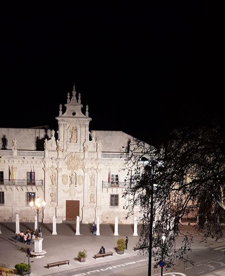 Universidad 4 Valladolid Buitenkant foto